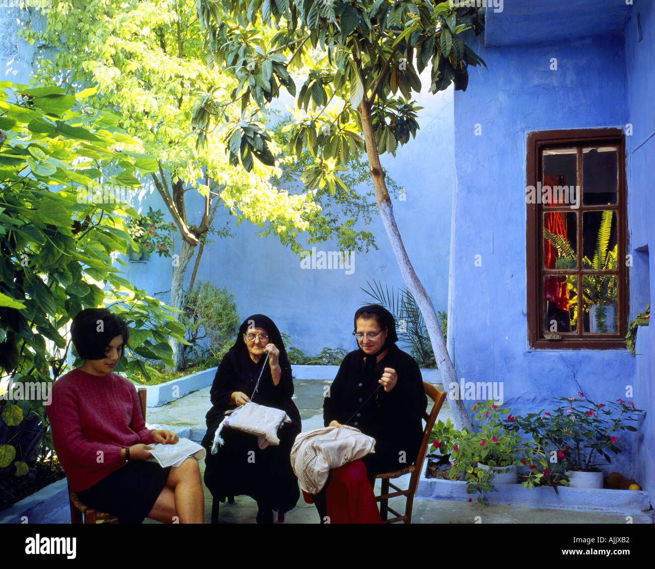 CY - LEFKARA : les femmes faisant de la célèbre dentelle Lefkara Banque D'Images