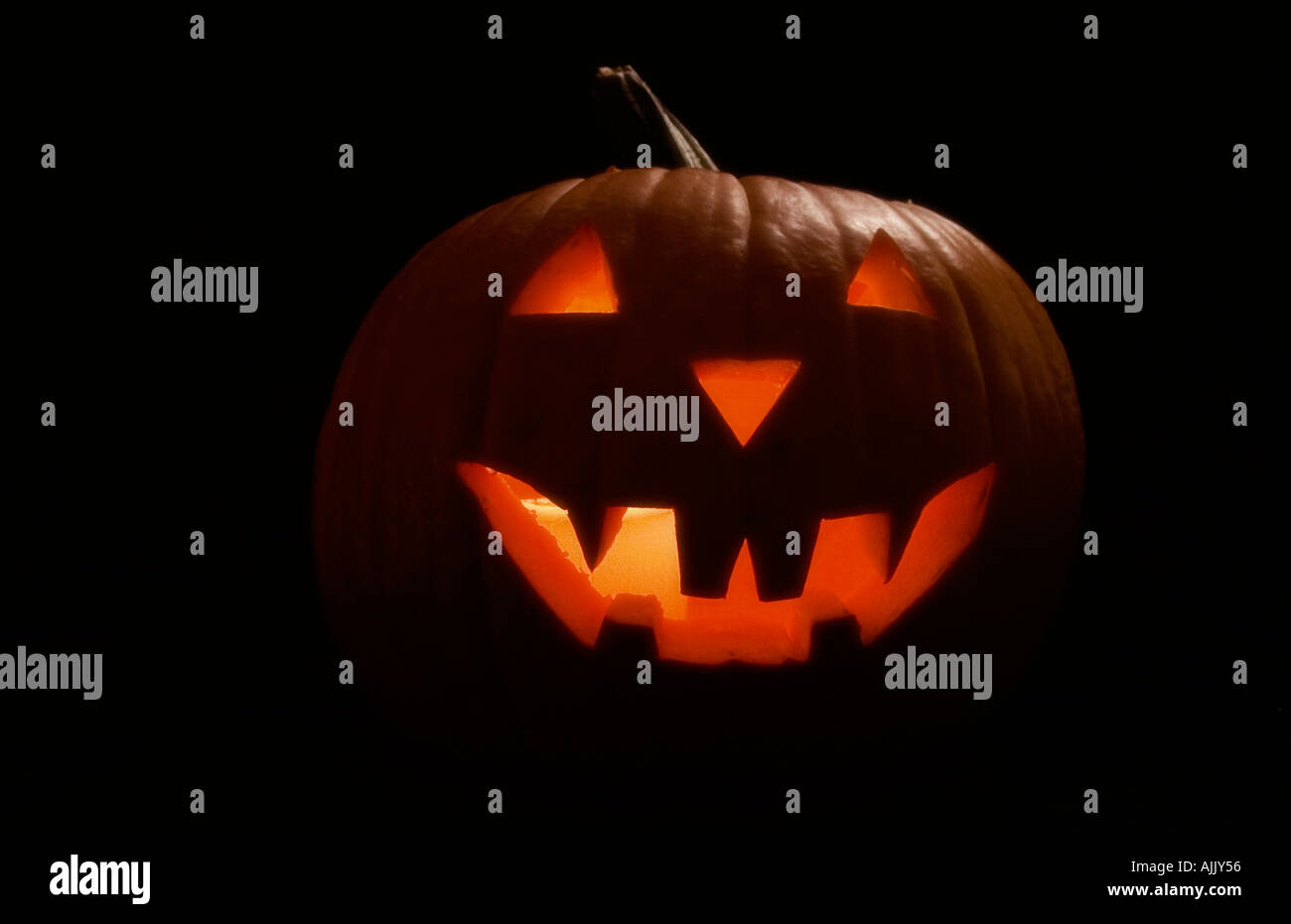 Jack O Lantern illuminée par candle soft focus Banque D'Images