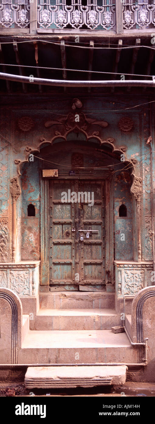Vieille porte en bois, Katmandou, Népal Banque D'Images