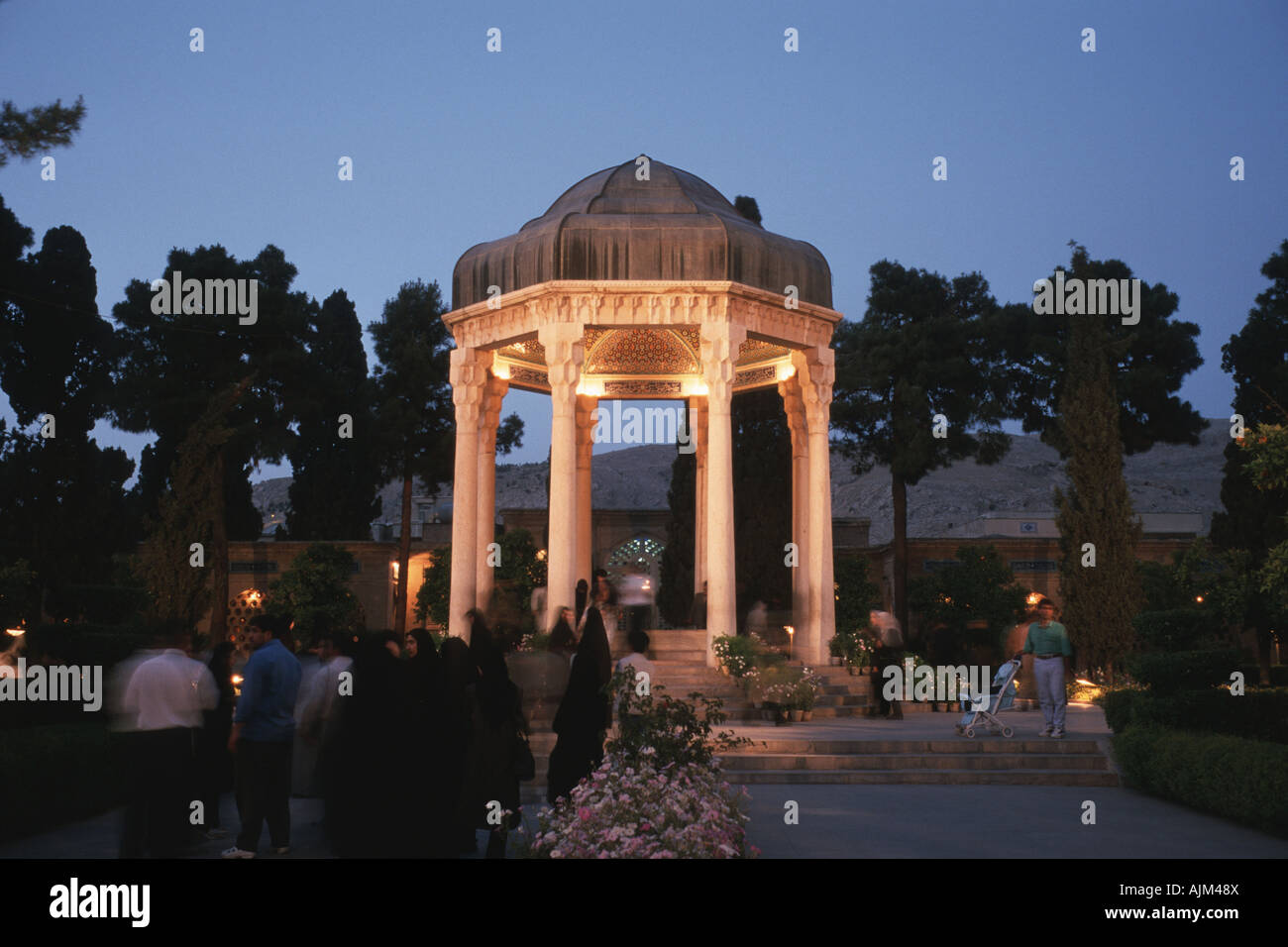 Hafiz-mausolée à la soirée, l'Iran, Shiraz Banque D'Images