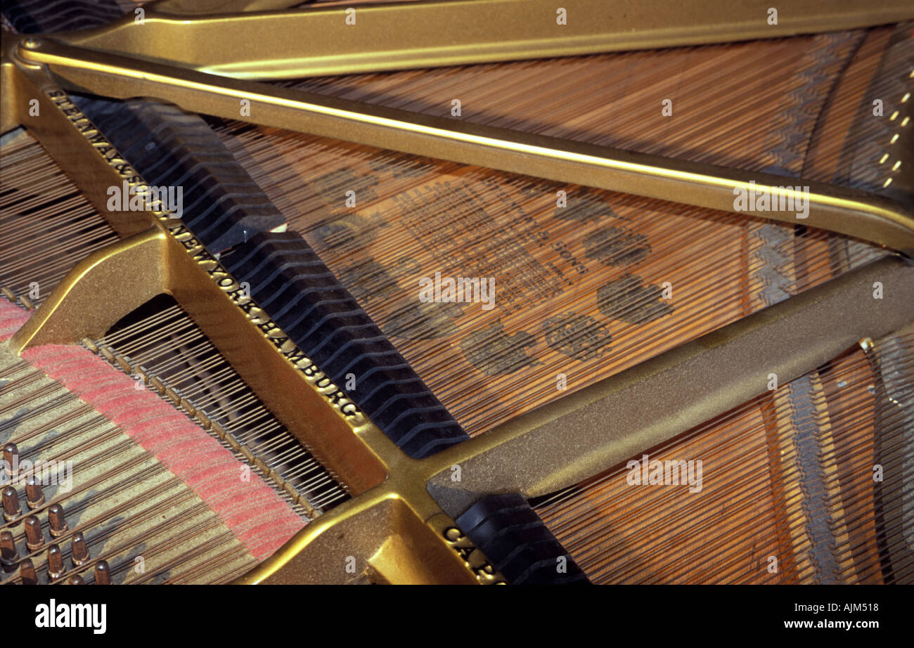 À l'intérieur d'un piano Steinway Banque D'Images