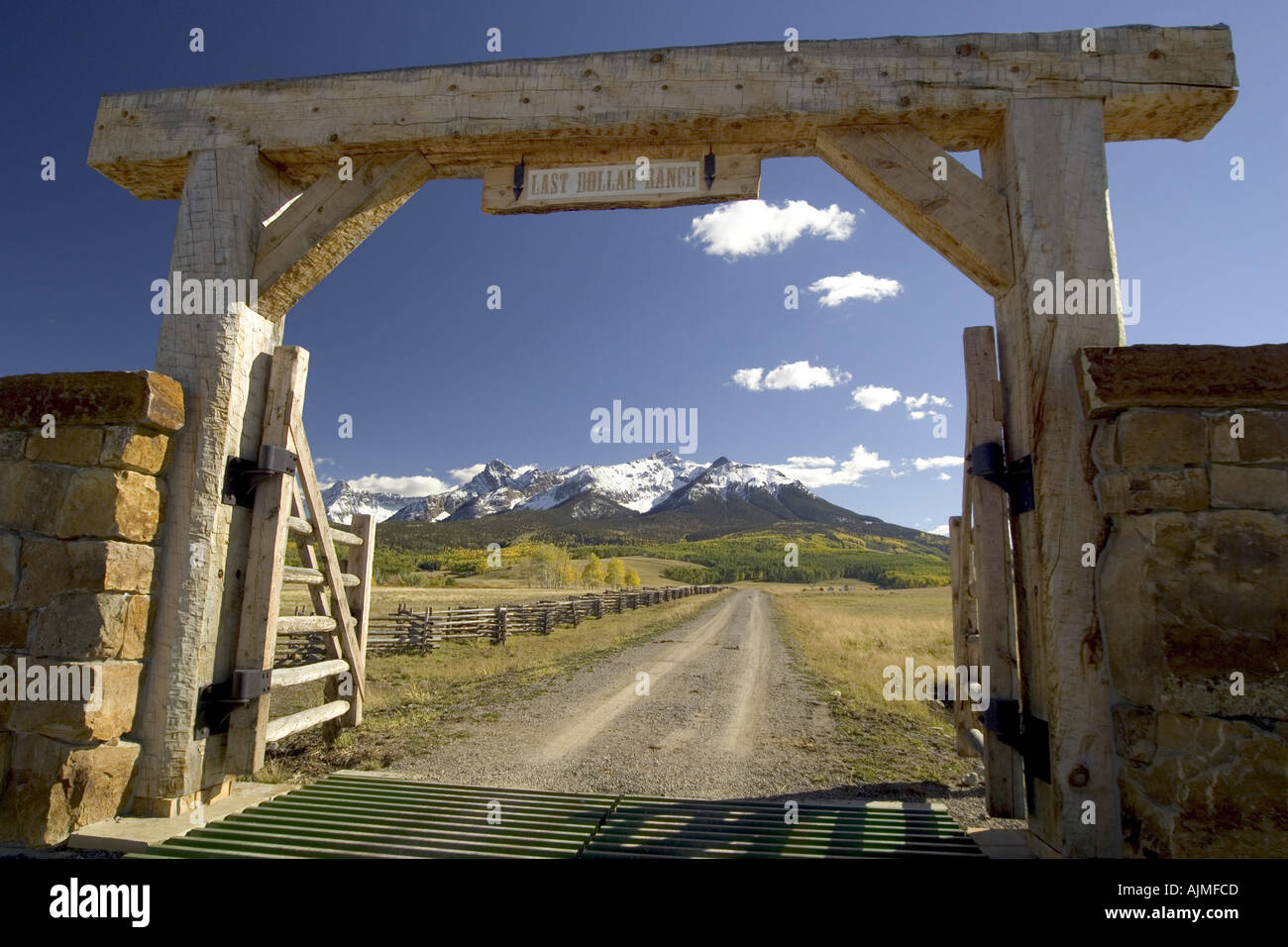 Dernier Dollar Ranch clôture en bois gate Mt Sneffels Colorado USA Banque D'Images