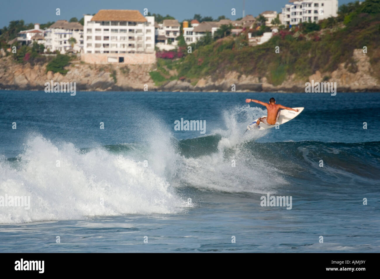 Les surfeurs et des vagues à Puerto Escondido Mexique 2005 Banque D'Images