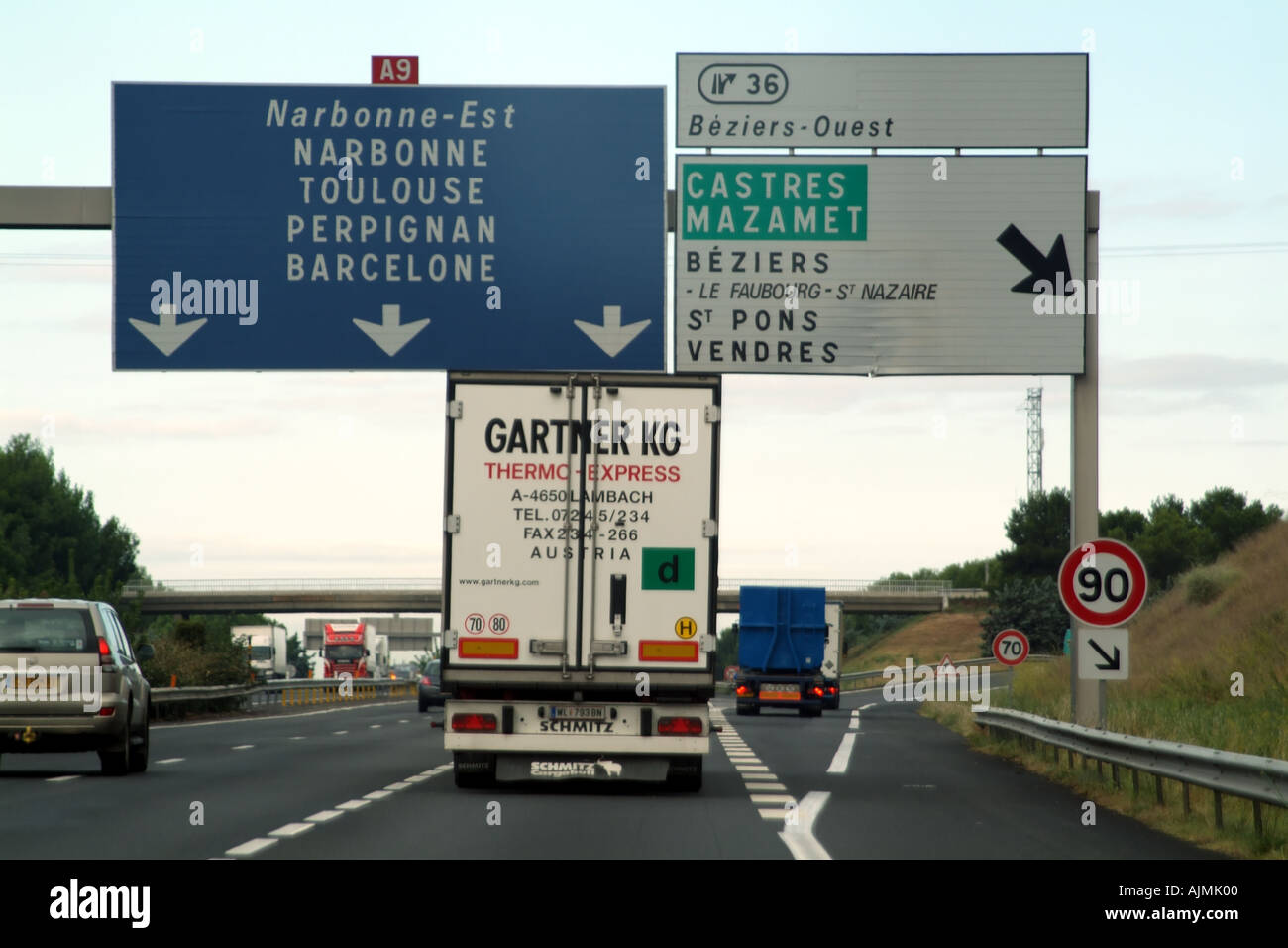 Autoroute française A9 affiches directionnelles junction camion de