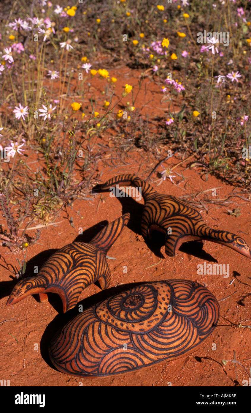 Les pistes du désert souvenirs sculpté Tours Pitjantjatjara Angatja Patrie autochtone Vertical Centre de l'Australie Banque D'Images