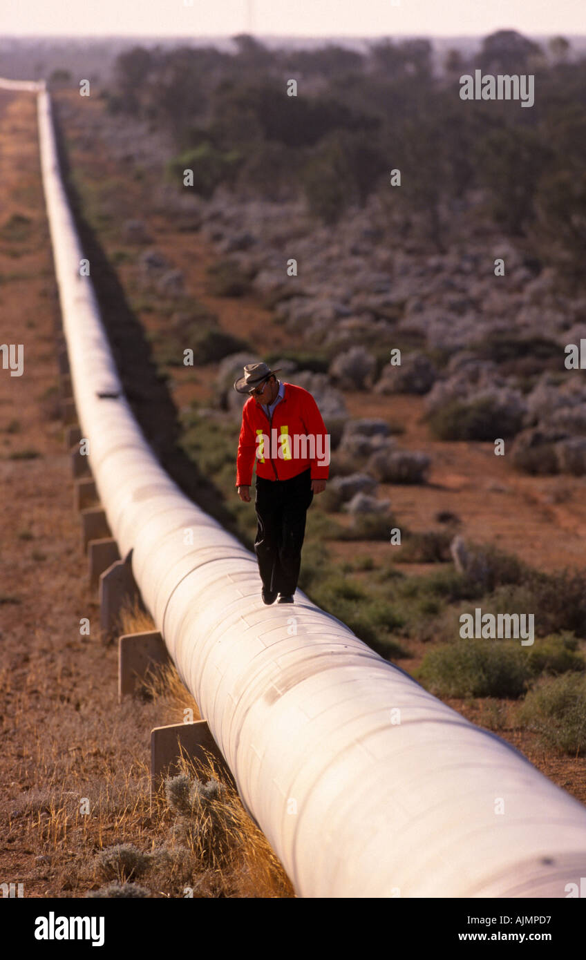 La section de l'inspection de canalisation d'eau en Morgan-Whyalla près de Morgan l'Australie du Sud Banque D'Images