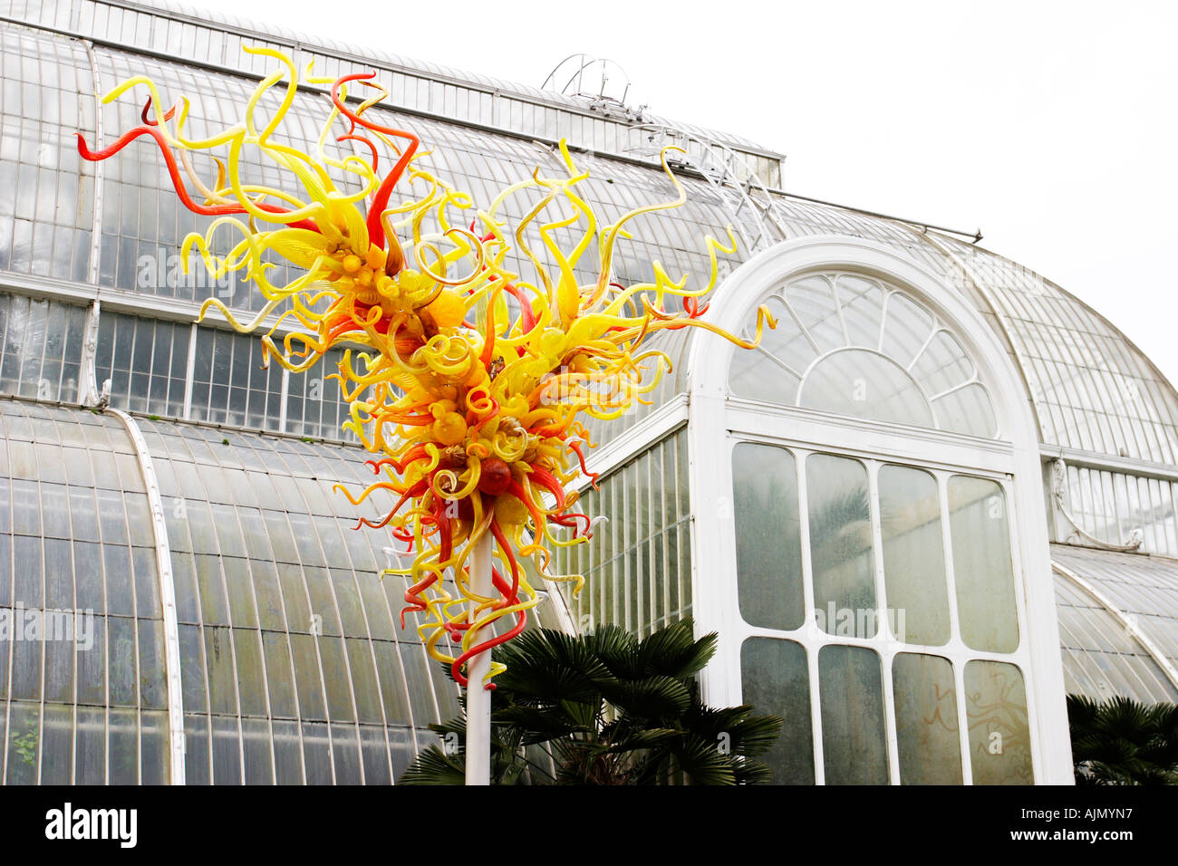 Sculpture en verre soufflé Chihuly expose à Kew Gardens, Londres Banque D'Images