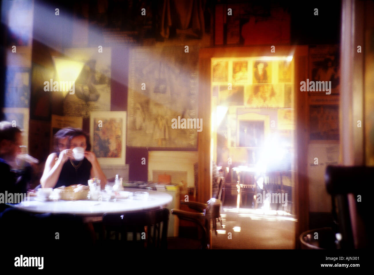 Homme Femme BAR CAFÉ Banque D'Images