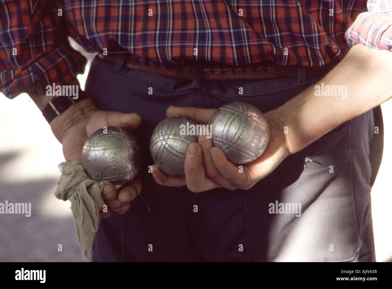 2 triplettes de Pétanque avec Mallette et But - Grise Mate Strie P + Noire Strie Z