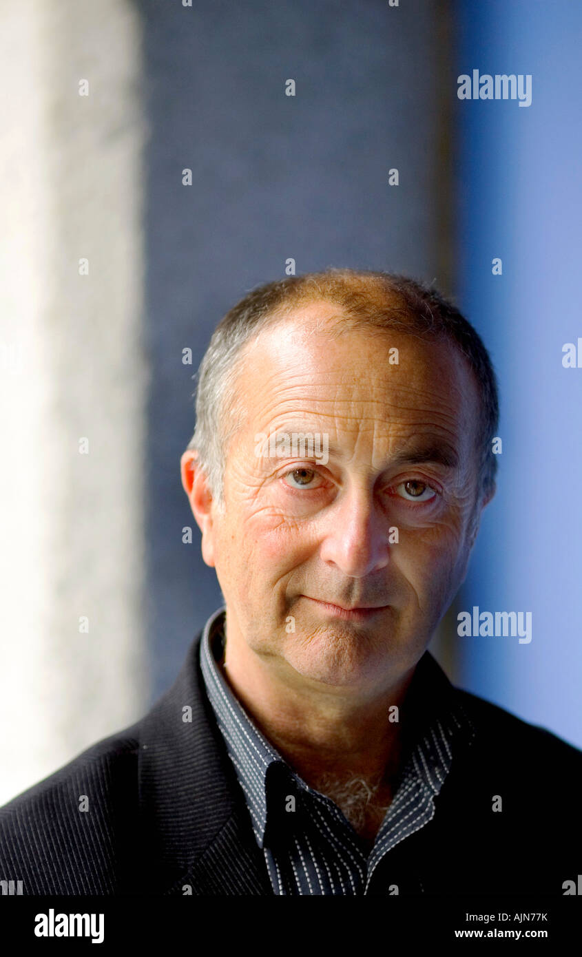 Portrait de Tony Robinson et écrivain comédien acteur Banque D'Images