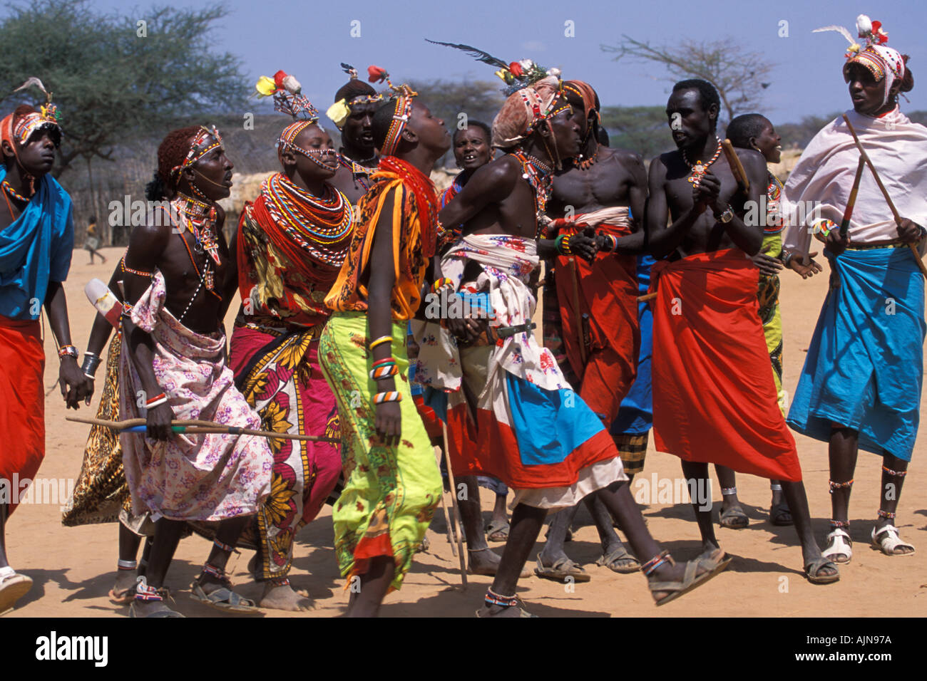 Les hommes et les femmes Samburu au Kenya Samburu Danse Banque D'Images