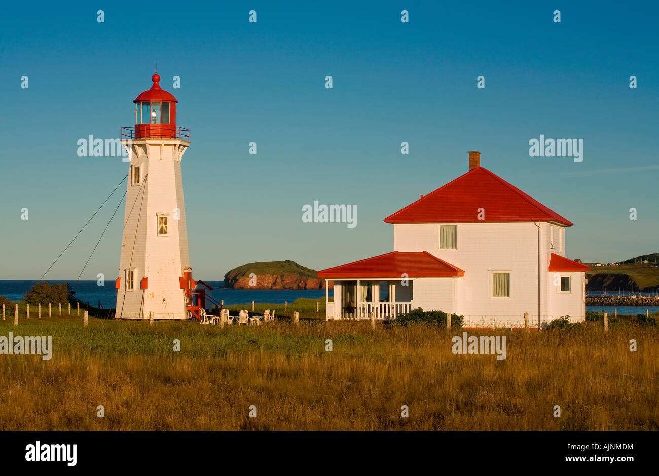 Le phare de L'Anse-a-la-Cabane sur l'île du Havre-Aubert, Îles de la Madeleine, Québec, Canada. Banque D'Images