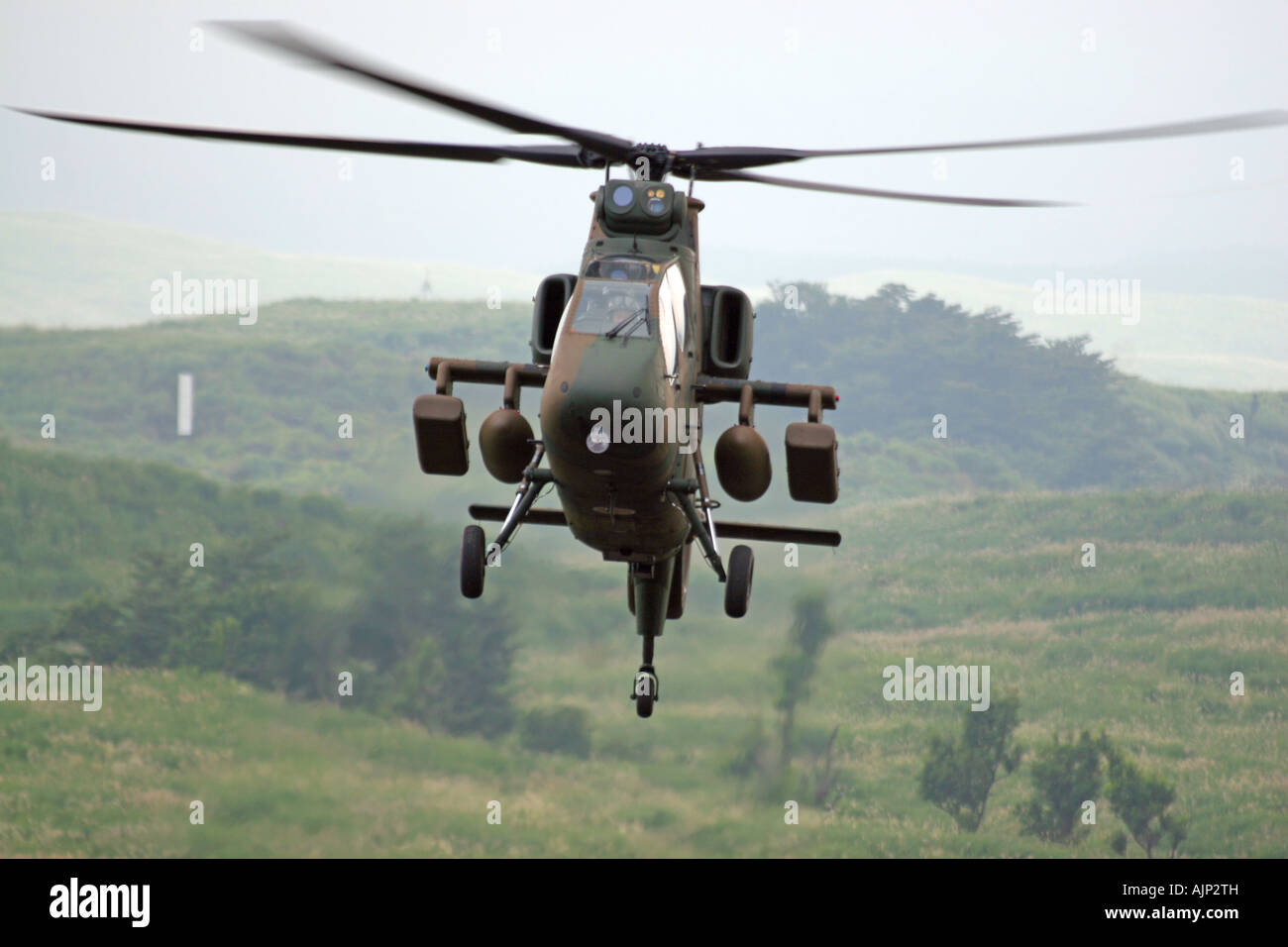 Kawasaki Oh 1 Reconnaissance Helicopter Du Japon D Auto Defense Au Sol Photo Stock Alamy