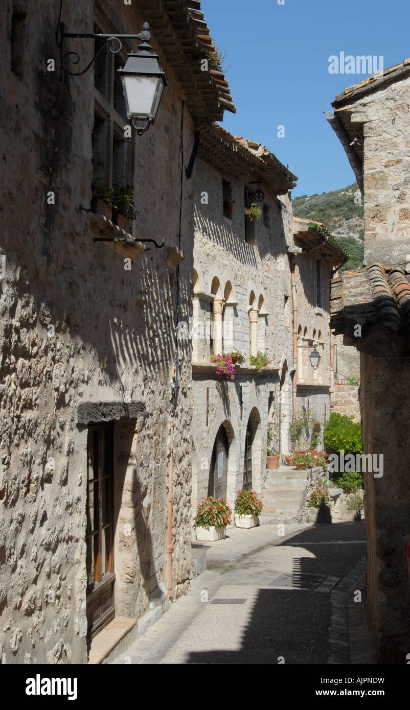 Ruelle St Guilhem le Désert Hérault Languedoc France Banque D'Images
