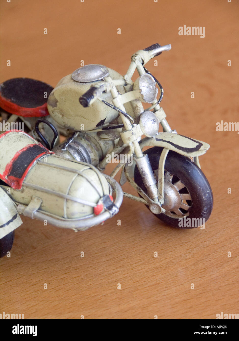 Jouet Ancien - Moto En Aluminium (ALU) - Pièce Vintage à Collectionner