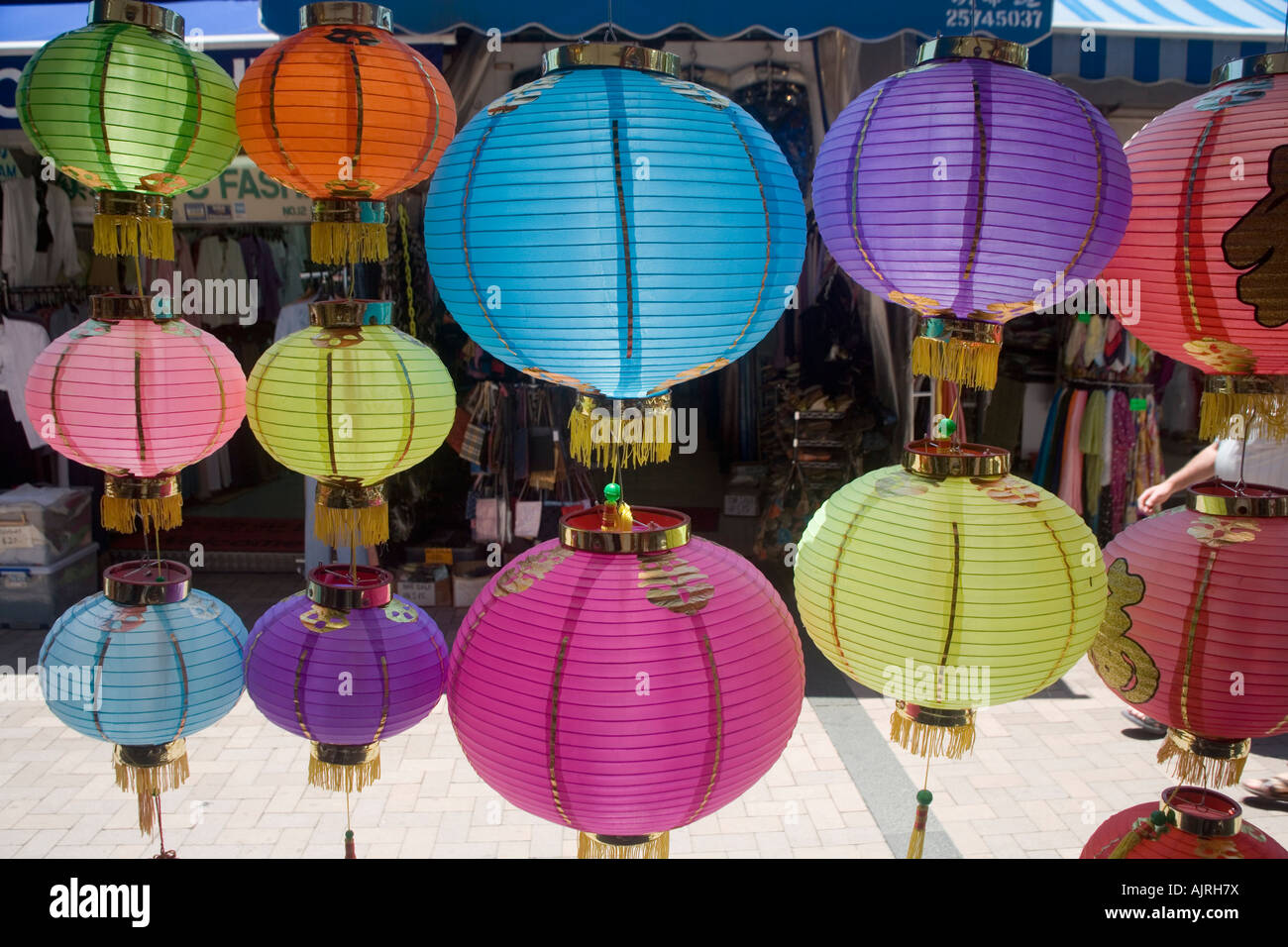 Lanternes chinoises à Stanley Market l'île de Hong Kong, Chine Banque D'Images
