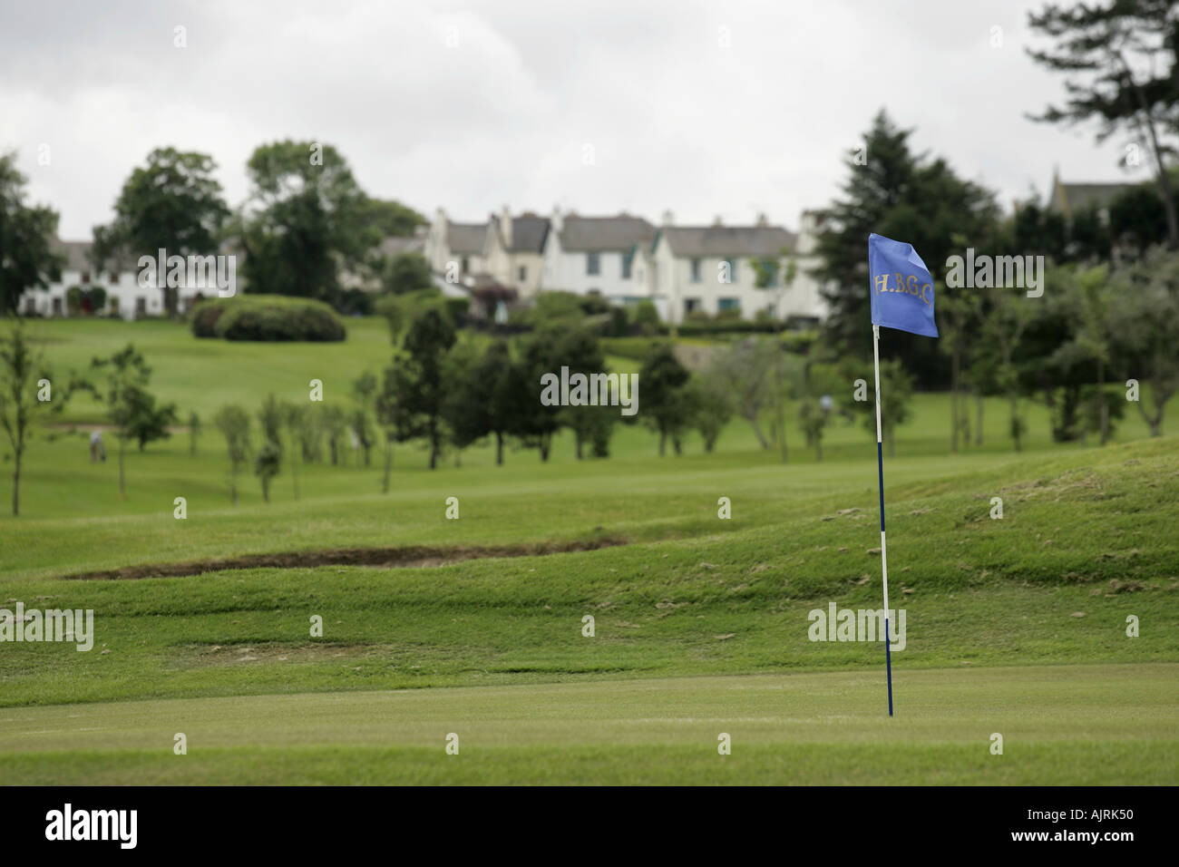 Le vert et l'indicateur d'axe Helens Bay Golf Course le comté de Down en Irlande du Nord Banque D'Images
