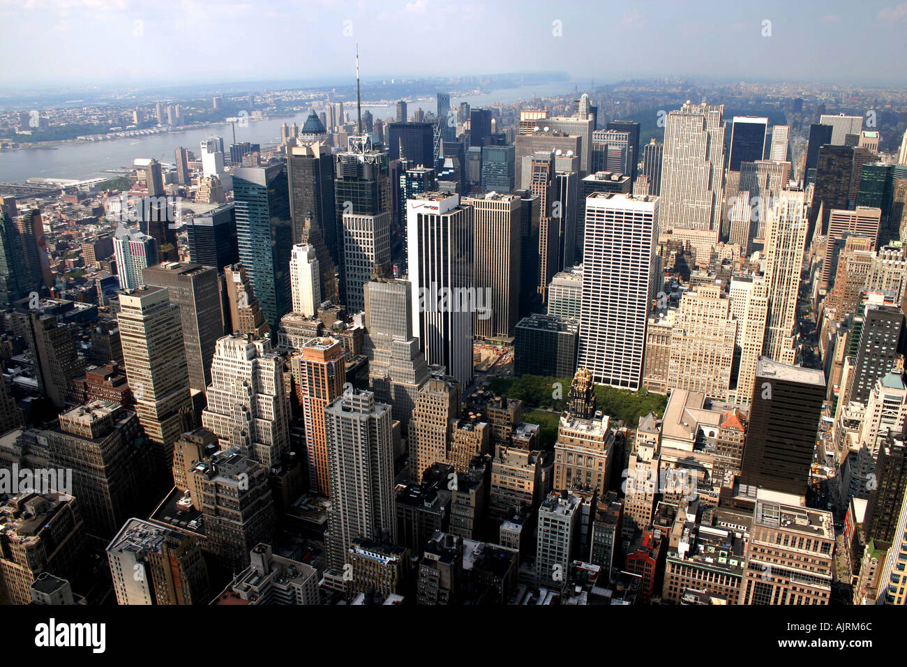 À l'est vue depuis le haut de l'Empire State Building Long Island New York City USA Banque D'Images