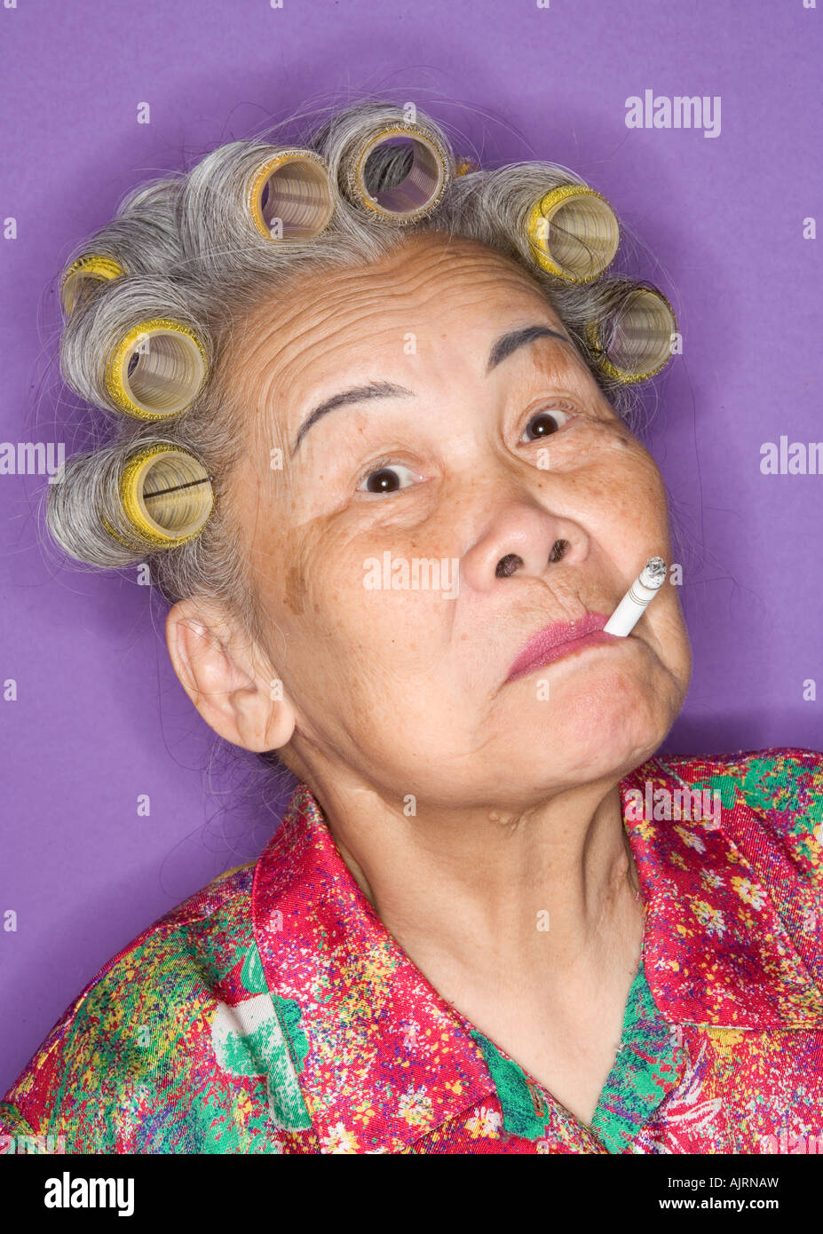 Portrait of a senior woman smoking a cigarette Banque D'Images