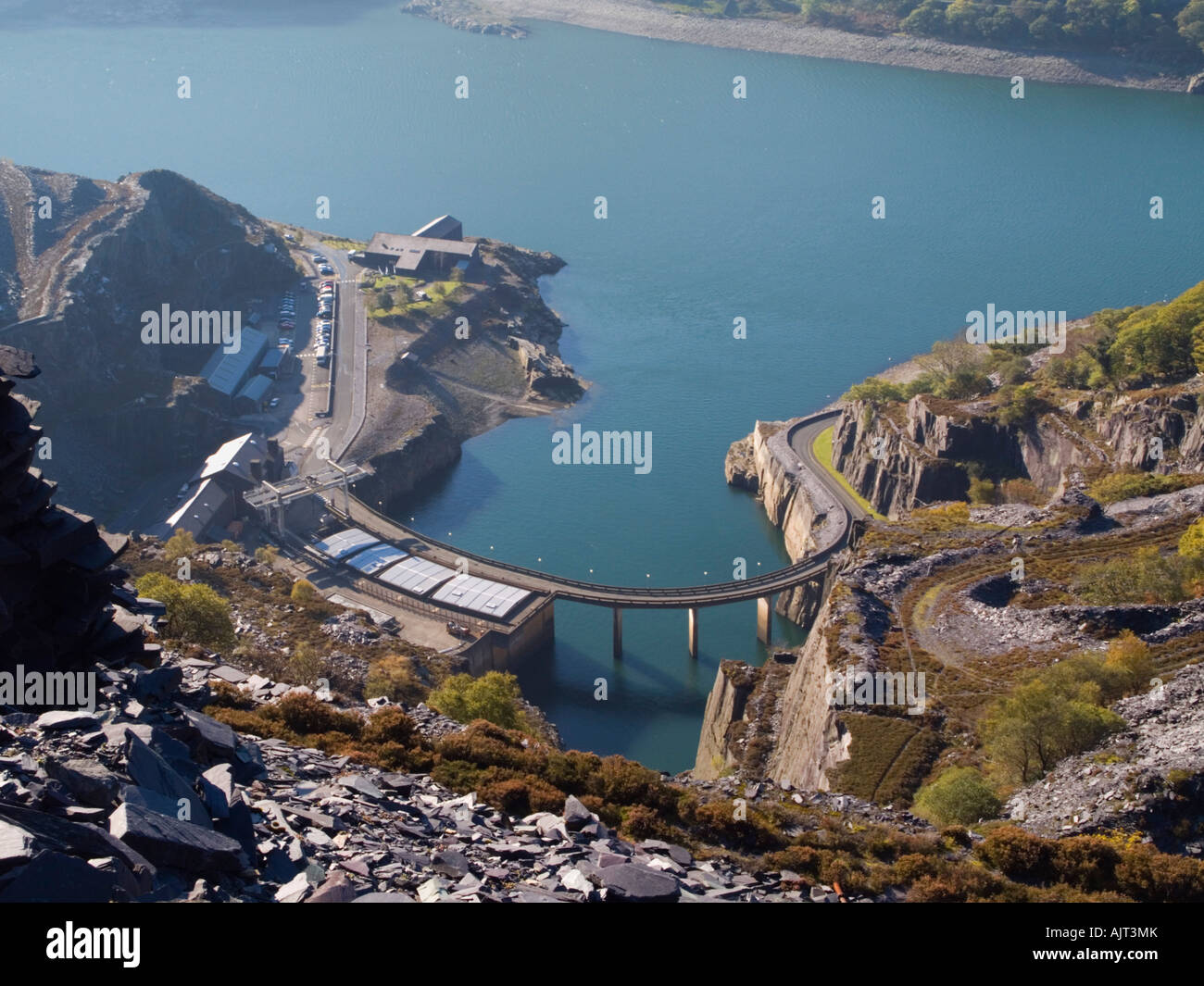 Vue aérienne Dinorwig centrale hydro-électrique et Llyn Peris de réservoir sur ardoise désaffectées Elidir Fawr Llanberis Gwynedd North Wales UK Banque D'Images