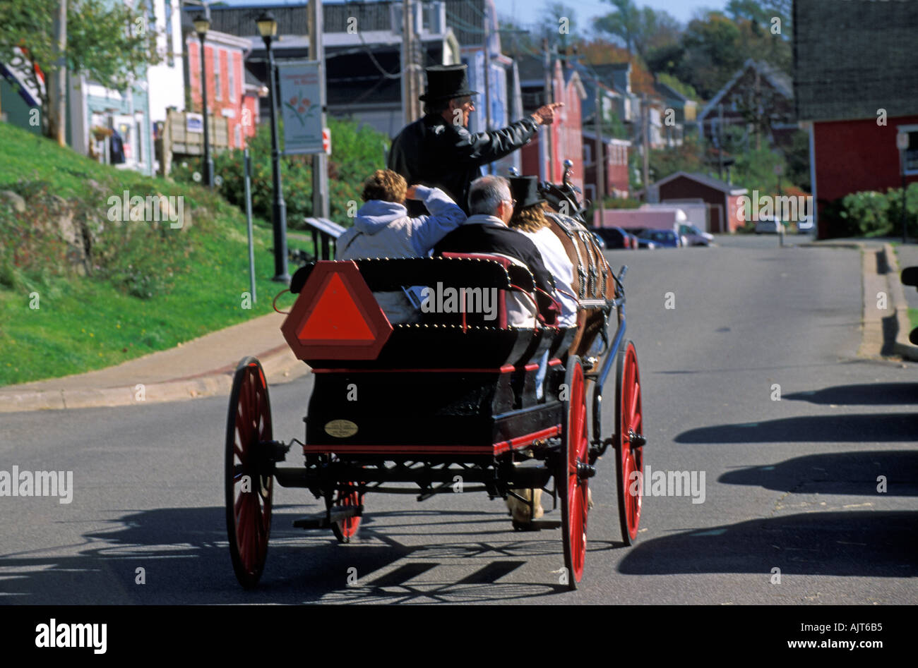 CANADA Lunenburg en Nouvelle-Écosse la calèche en tenant les touristes sur une visite panoramique Banque D'Images