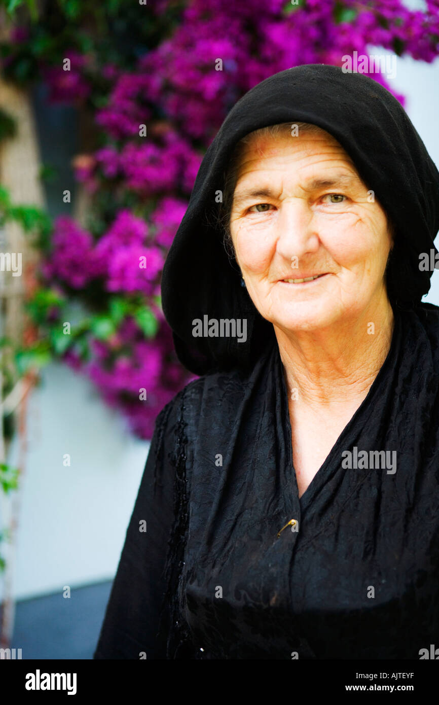 Femme GRECQUE EN NOIR Banque D'Images