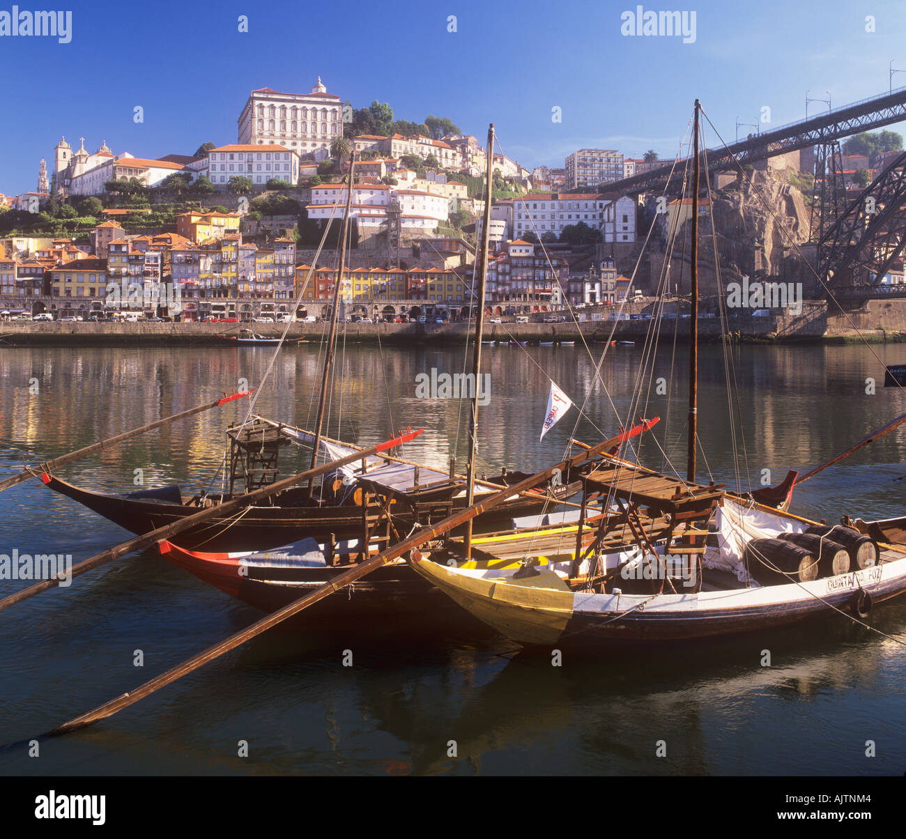 Bateaux Port Pont Dom Luis I Douro Porto Portugal Banque D'Images