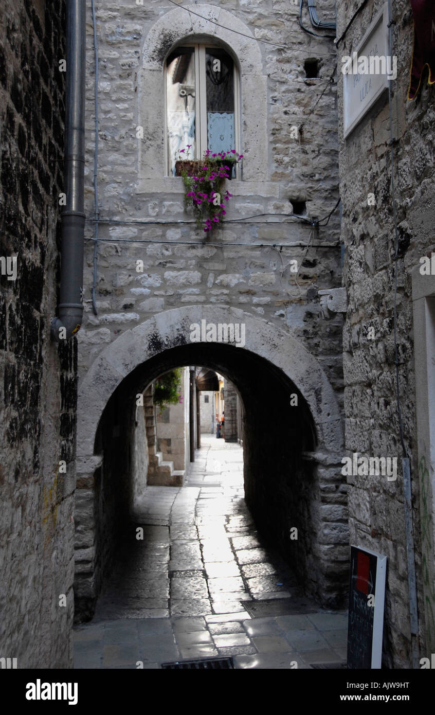 Vieille rue étroite Dalmatie Split Croatie Banque D'Images