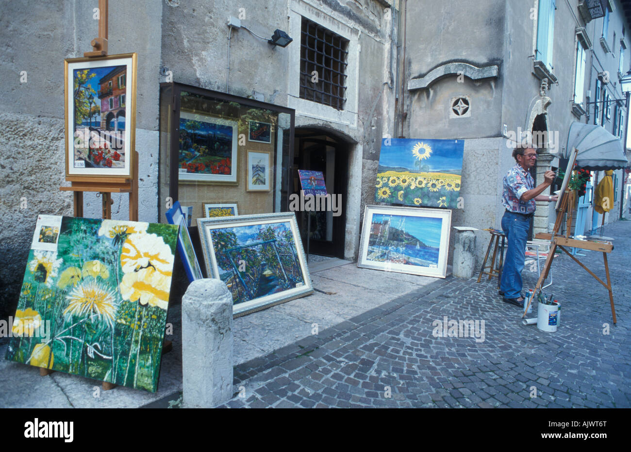 Peinture peintre à Torri del Benaco, Lac de Garde Italie Europe Banque D'Images