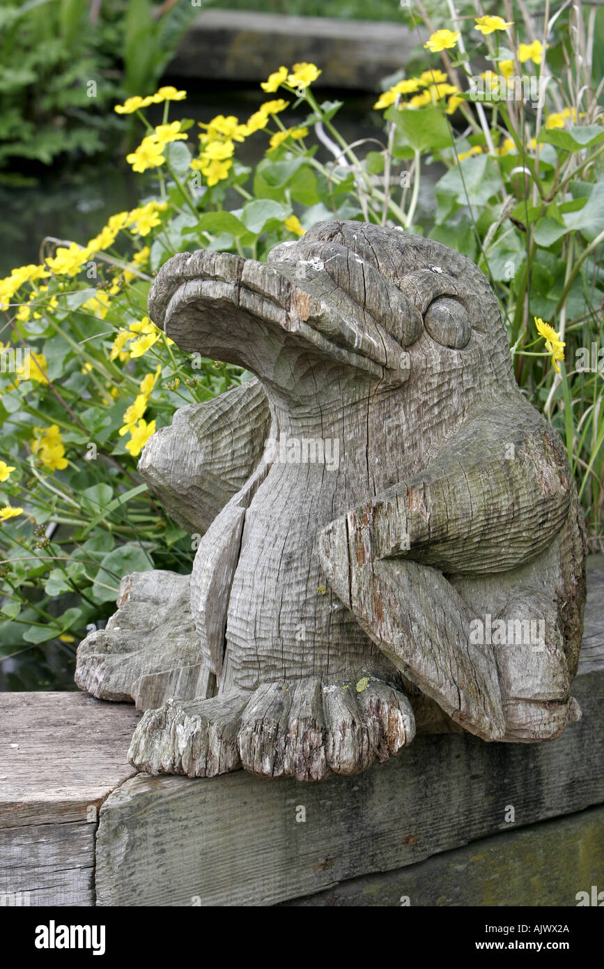 Ornement de jardin grenouille en pierre Banque D'Images