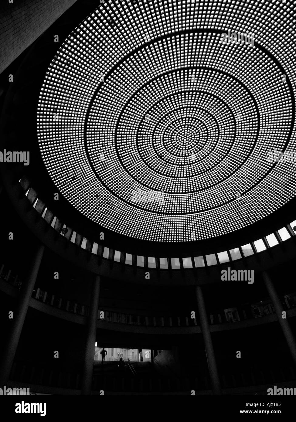 L'architecture moderne shopping mall dome à Bruxelles monochrome noir et blanc Banque D'Images