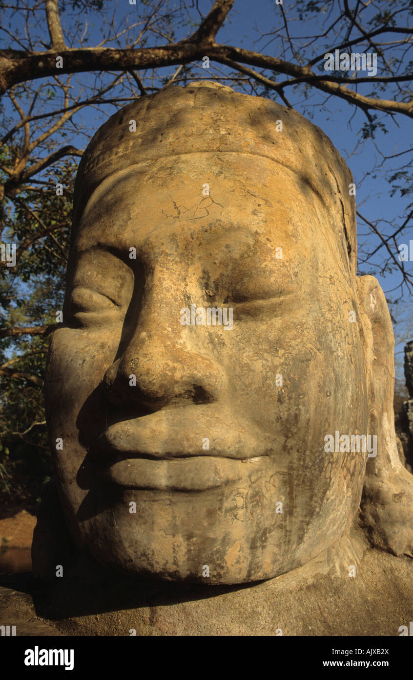 Tête en pierre Porte Sud d'Angkor Thom Angkor Cambodge Banque D'Images