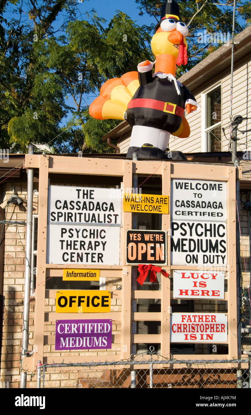 Le spiritisme panneaux pour voyants et médiums psychiques dans village de Cassadaga Florida Banque D'Images