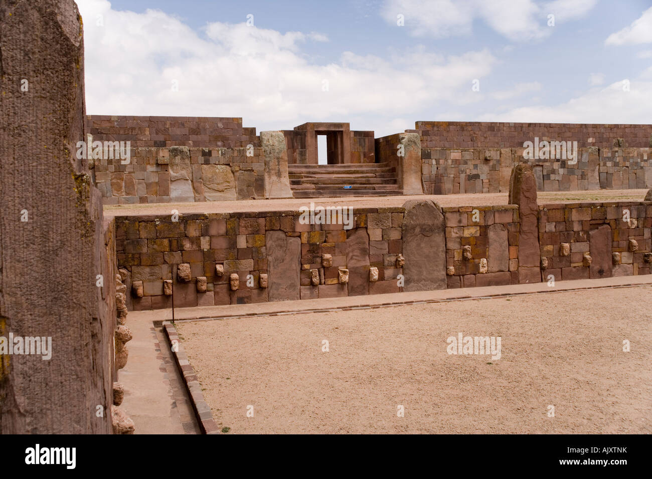 Le Templete Semi Subterraneo, le Temple souterrain Semi,à le site archéologique de Tiwanaku, sur l'Altiplano en Bolivie Banque D'Images