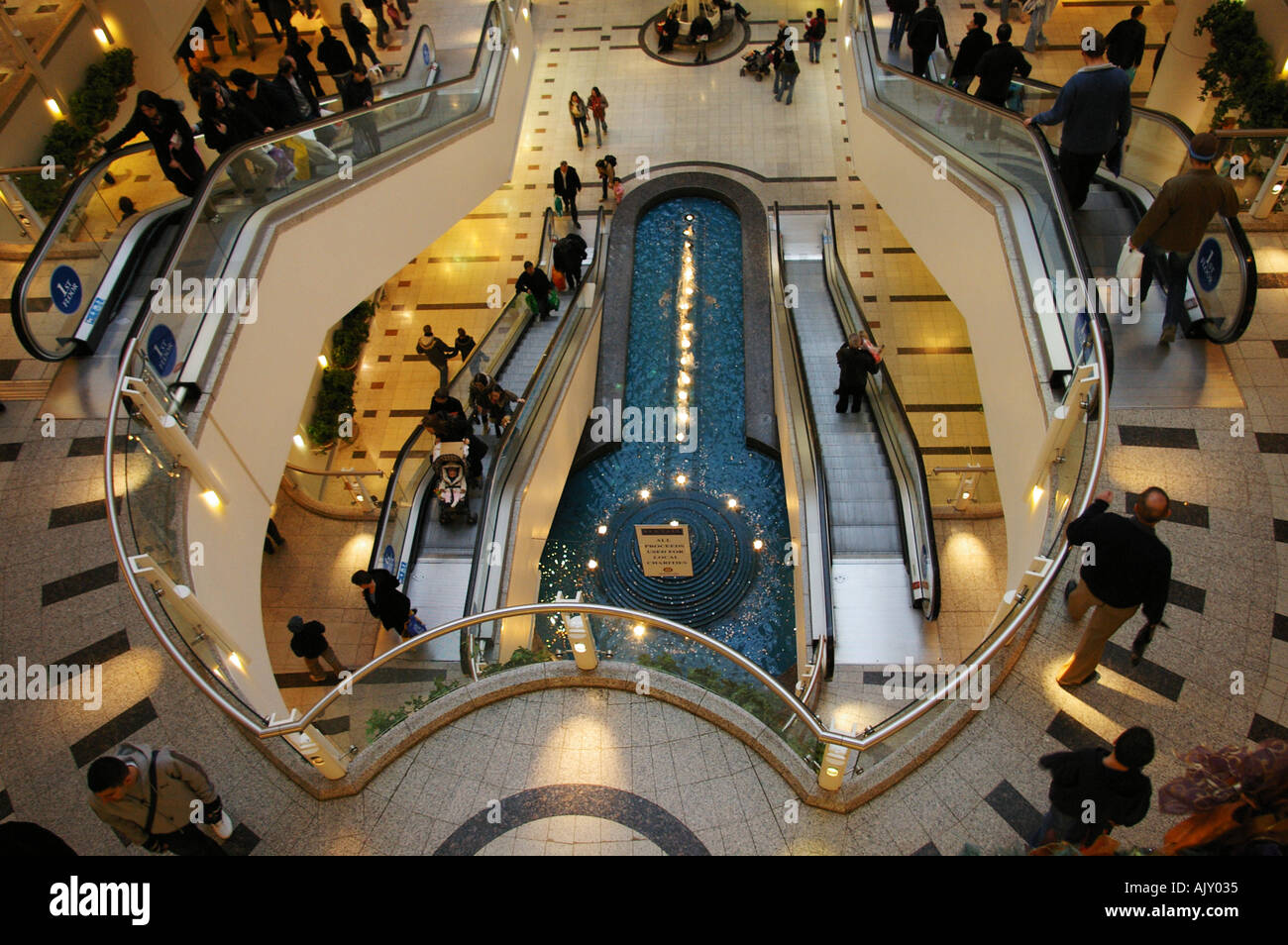 Kingston upon Thames Bentalls intérieur centre Banque D'Images