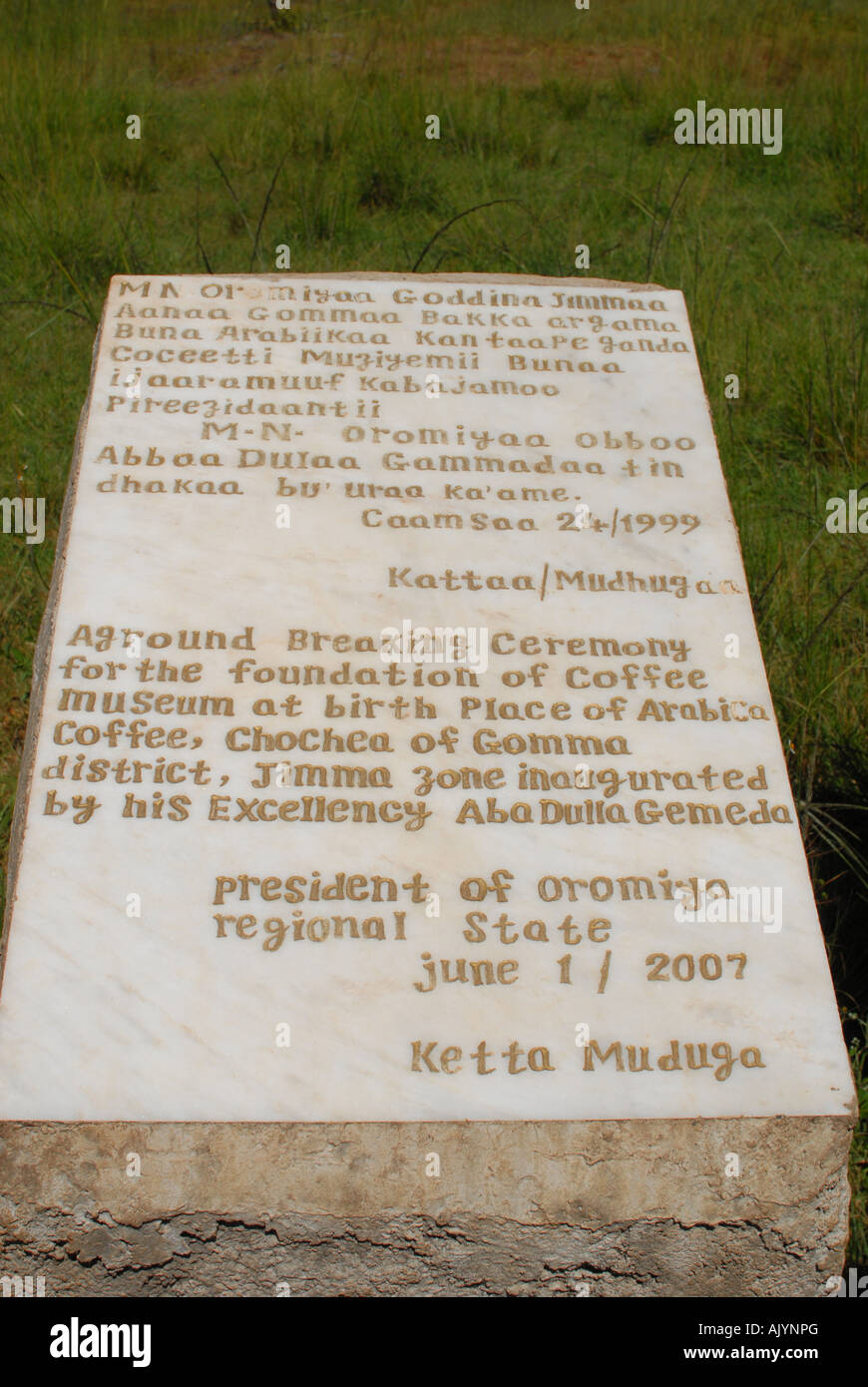 Une pierre marque l'emplacement où le café a été découvert, l'Éthiopie, Choche Banque D'Images