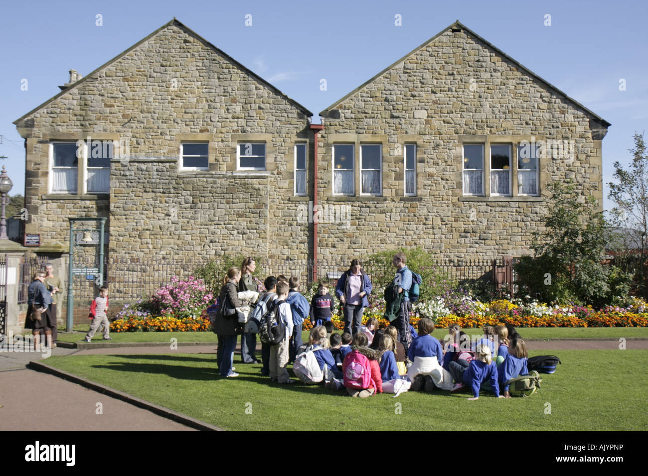 UK England County Durham,Beamish,North of England Museum,1913 Town,repromulgue histoire,Etudiants terrain,classe,voyage,UK071001036 Banque D'Images