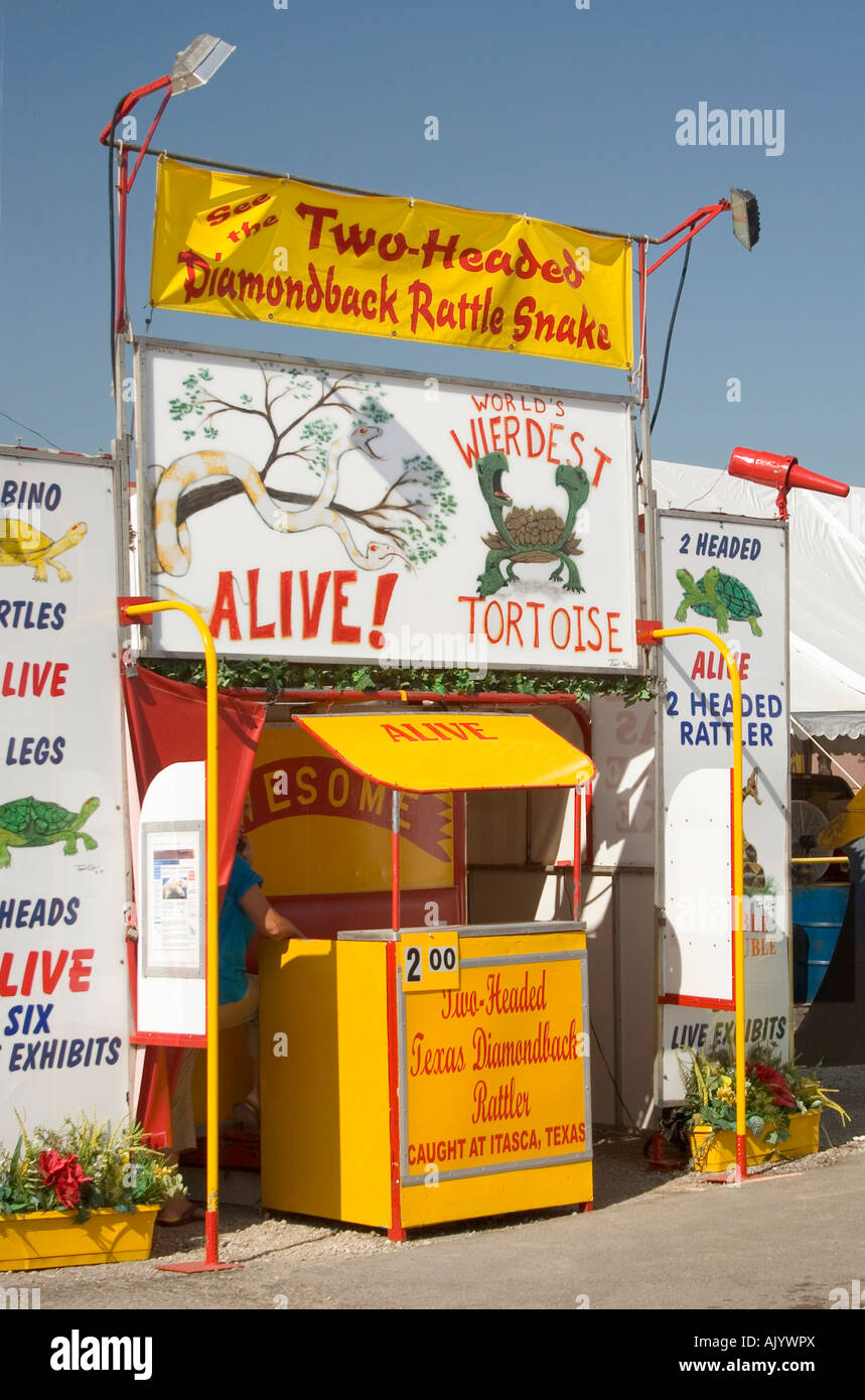 Freak montrer des signes d'un serpent à deux têtes au Missouri State Fair à Sedalia, MO, USA. Banque D'Images