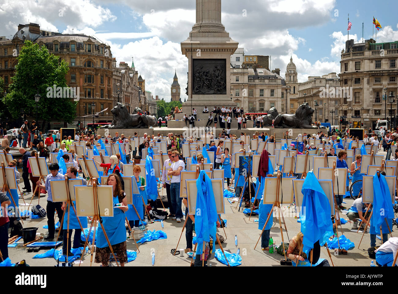 Ciel bleu peinture Journée festival à Trafalgar Square, Londres. Banque D'Images