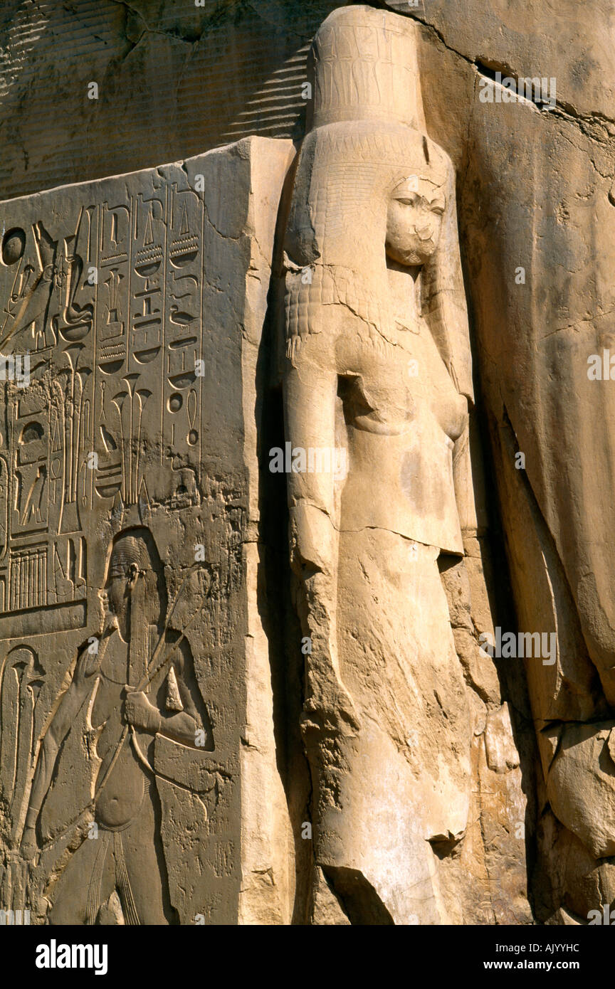 Luxor Egypte Colossi de Memnon Queen tire épouse d'Amenhotep III Banque D'Images