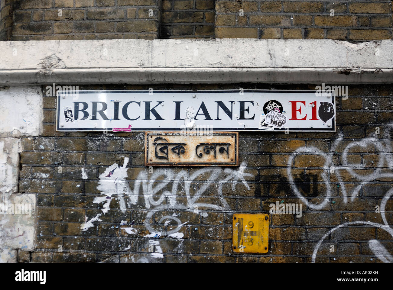 Brick Lane road sign et graffiti, Londres Banque D'Images