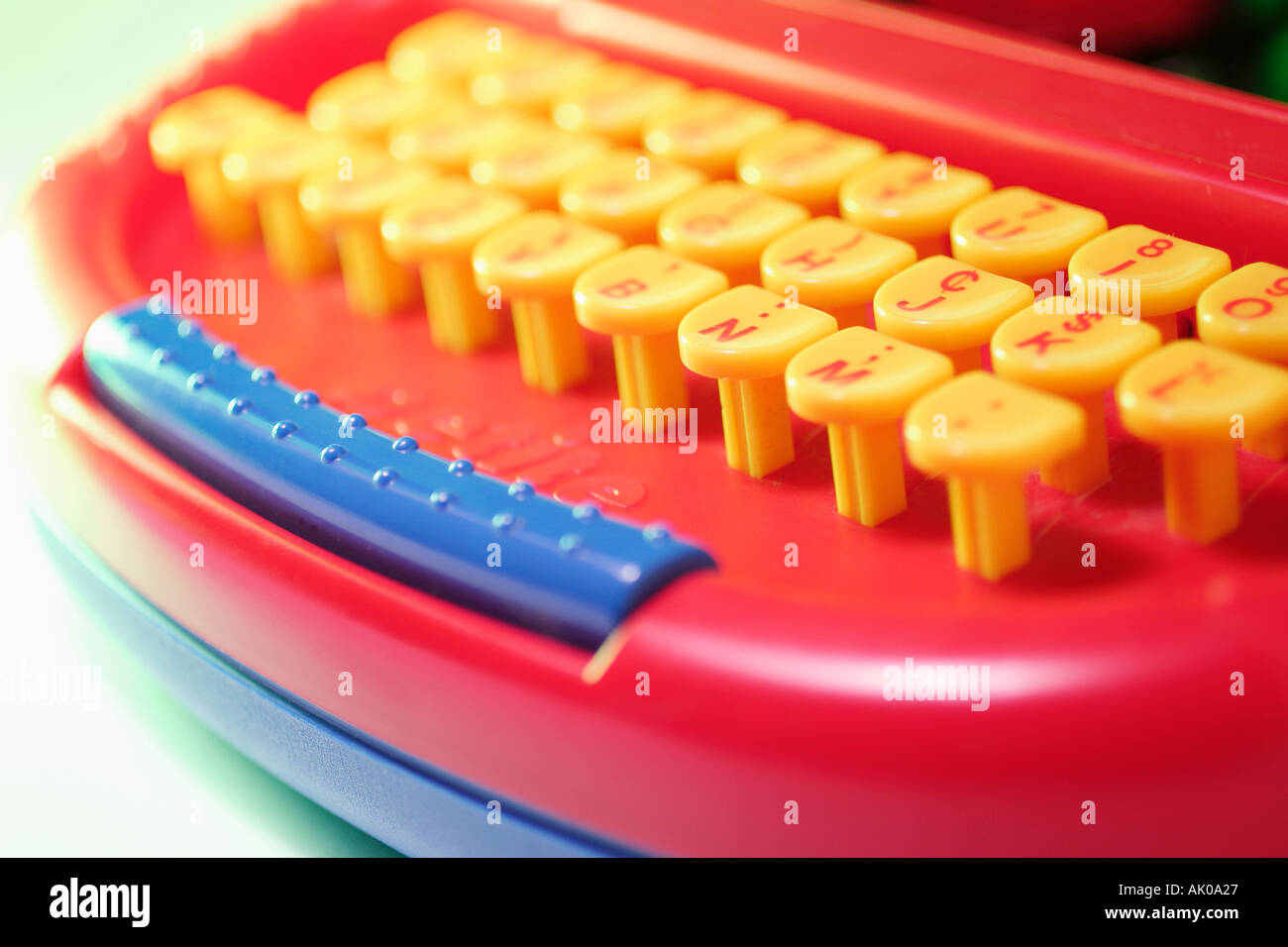Machine à écrire jouet Photo Stock - Alamy