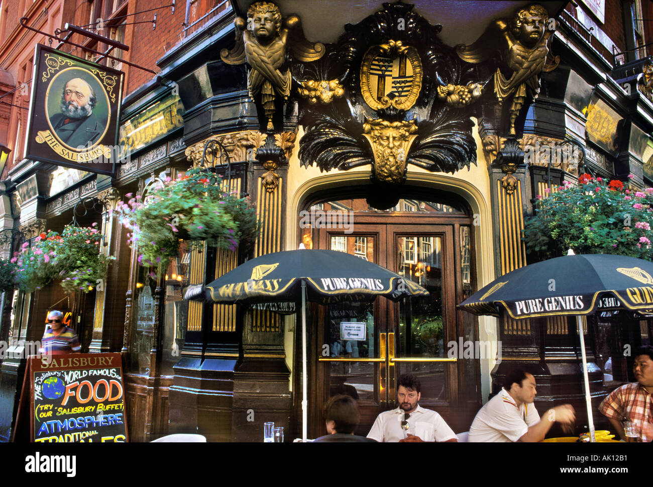 Le SALISBURY PUB LONDON ENGLAND Banque D'Images