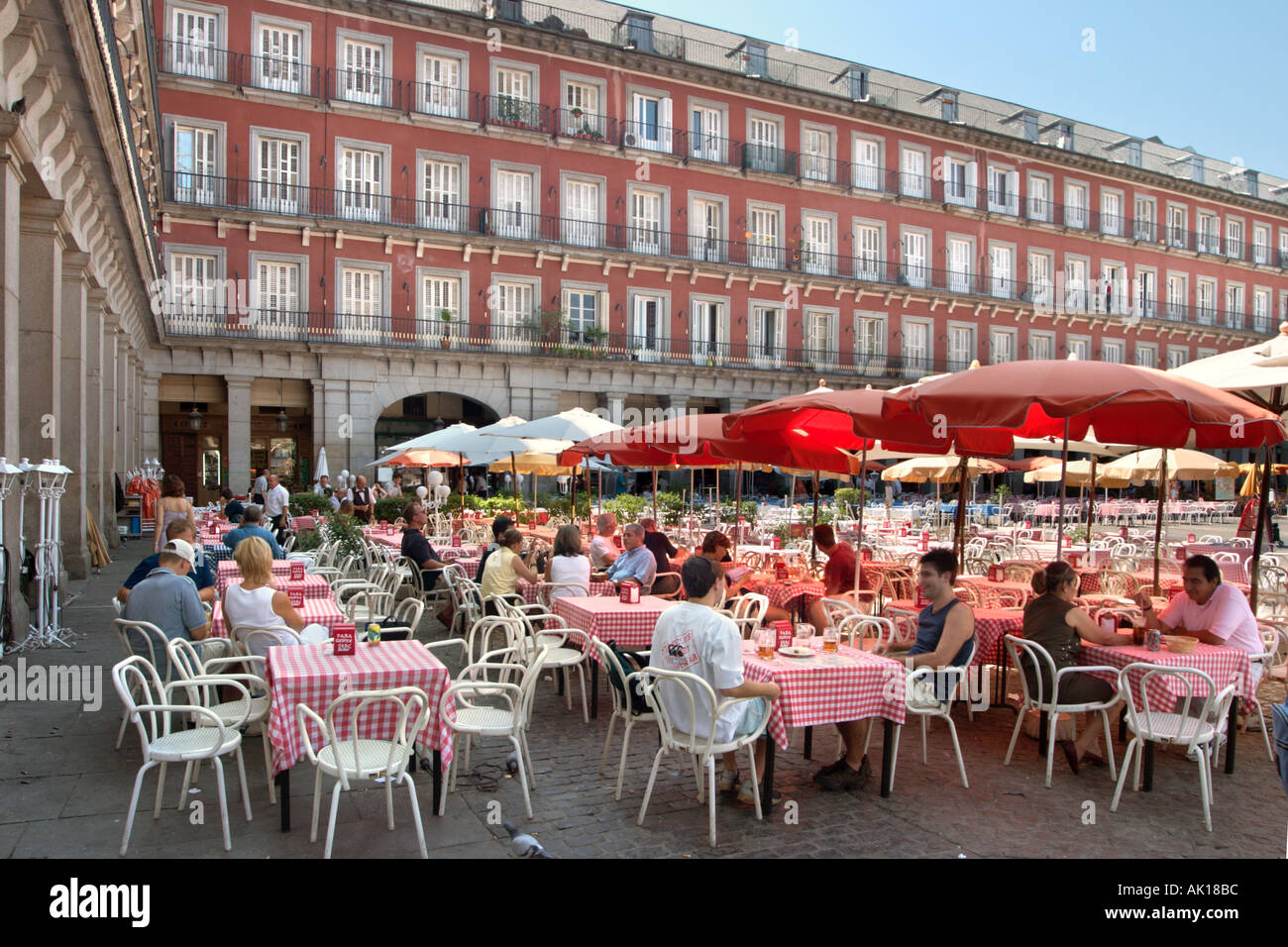 Terrasses de cafés et restaurants, de la Plaza Mayor, Madrid, Espagne Banque D'Images