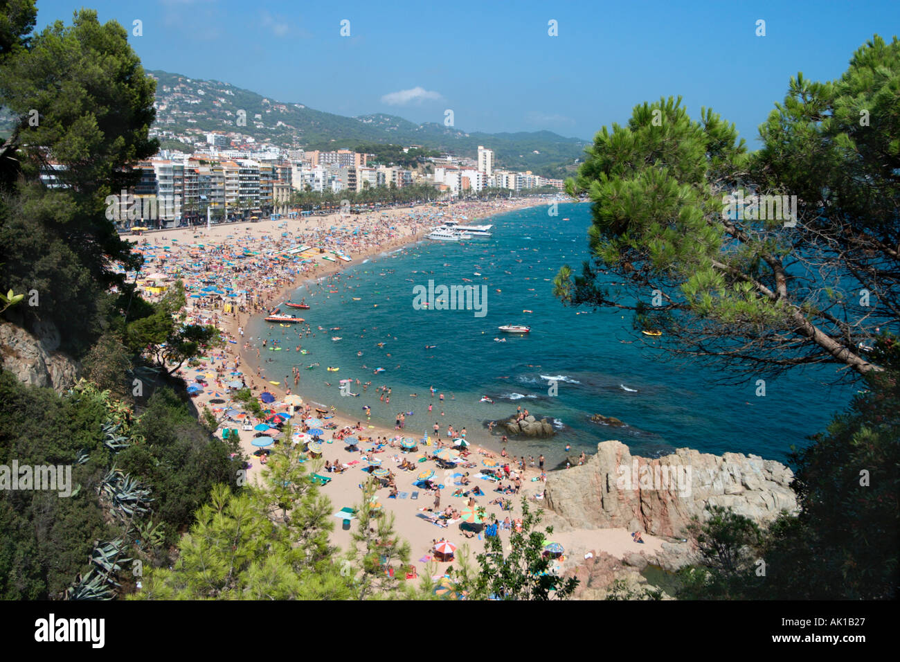 Vue sur la station de la pointe, Lloret de Mar, Costa Brava, Catalogne, Espagne Banque D'Images