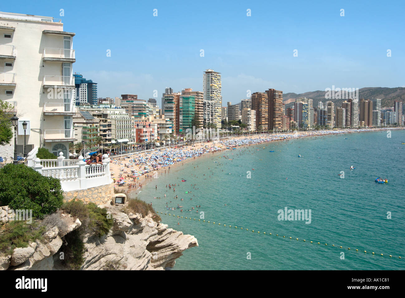 Playa de Levante à partir de la Plaza del Castell, Vieille Ville, Benidorm, Costa Blanca, Espagne SpainBlanca Banque D'Images