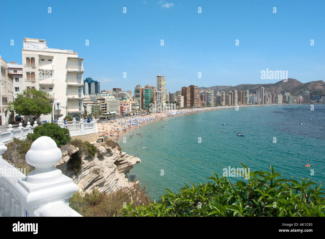 Playa de Levante à partir de la Plaza del Castell, Vieille Ville, Benidorm, Costa Blanca, Espagne SpainBlanca Banque D'Images