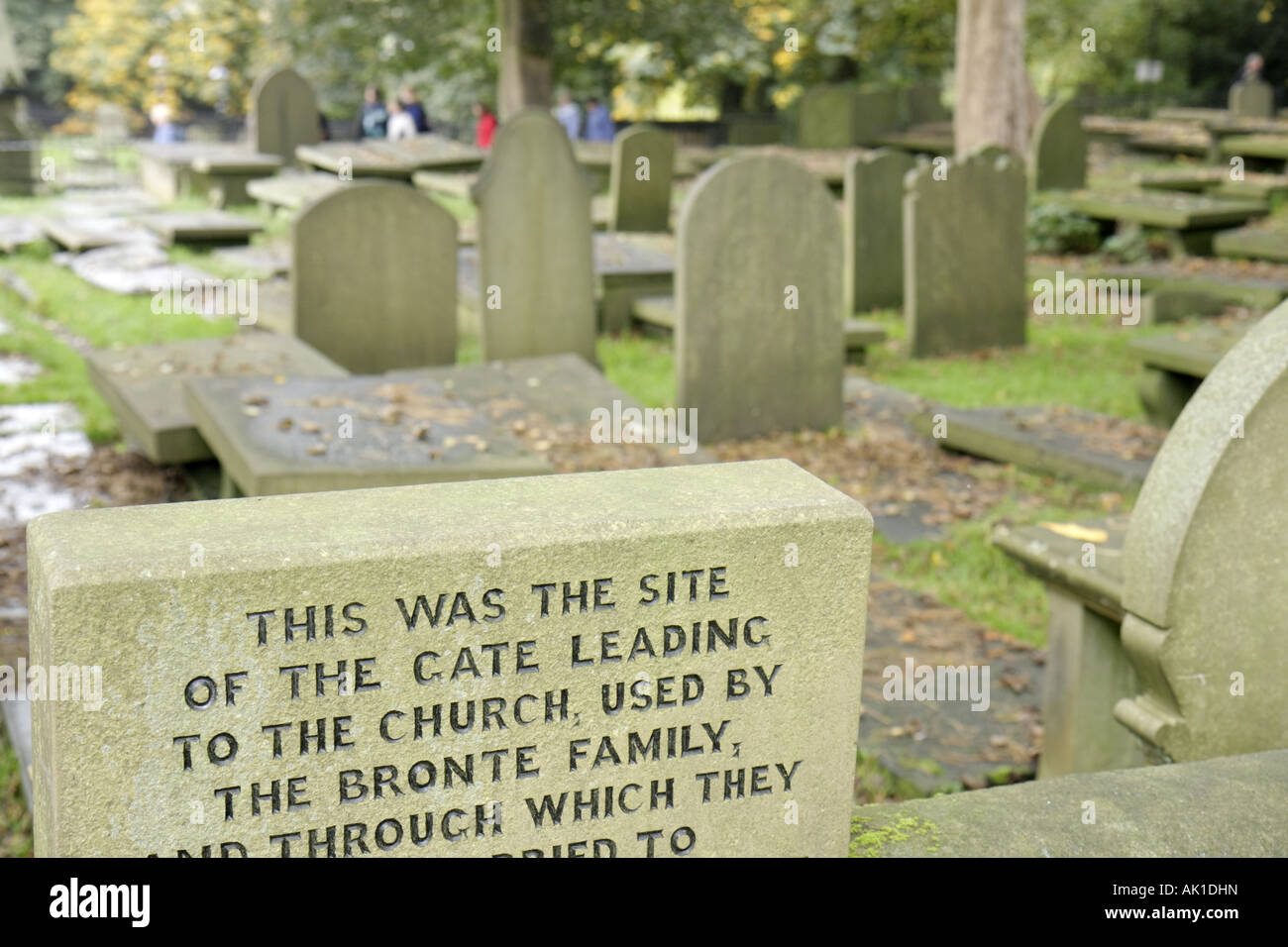 Royaume-Uni Angleterre Nord Yorkshire,Haworth,Church Street,Bronte Parsonage Museum,Bronte Sisters,écrivains,romanciers,historique marqueur,cimetière,UK071014041 Banque D'Images