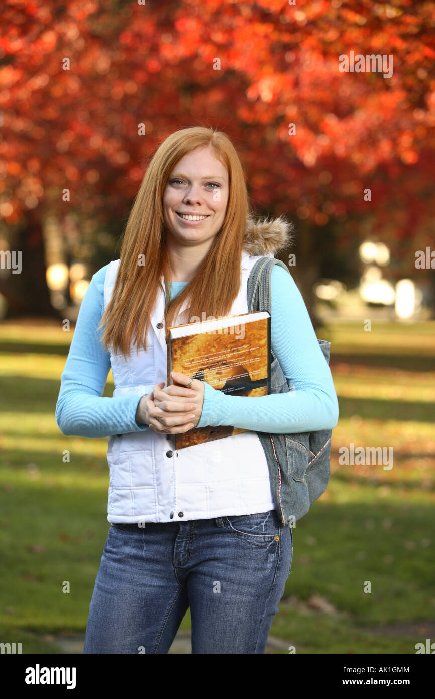 College student campus automne avec portrait Banque D'Images
