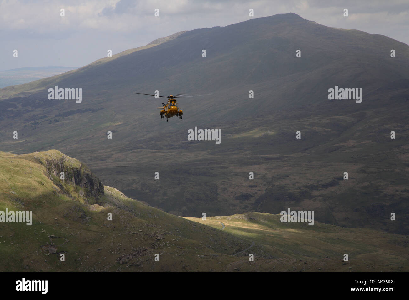 Hélicoptère de sauvetage de la RAF de galles snowdonia formation Banque D'Images